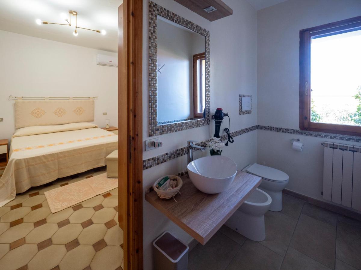 B&B Da Laura San Teodoro San Teodoro  Eksteriør bilde