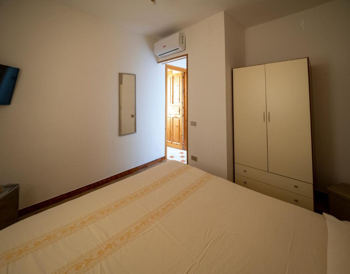 B&B Da Laura San Teodoro San Teodoro  Eksteriør bilde